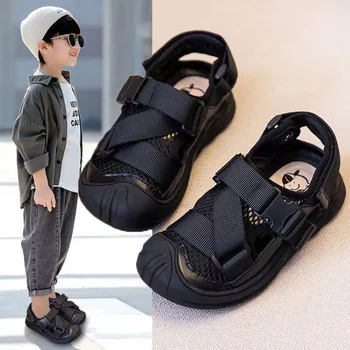 Сандали за момчета в не-хлъзгава подметка, красива нова лятна детски обувки със защита на чорап, плажни обувки, модерен и готин стил на улицата