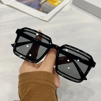 2022 Модни слънчеви очила в ретро-квадратна рамка, козирка за пътуване, Висококачествена пластмаса, Големи Дамски Очила с UV400