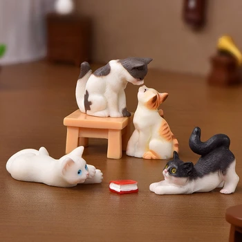 Кавайная фигурка на котка от изкуствена смола мини Седи клекнал котки Интересно миниатюрни любимци, за озеленяване на Работния плот