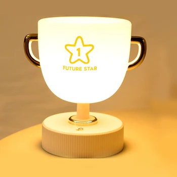 Трофейный лека нощ LED Писалка Притежател Настолна Лампа Творчески USB, Дистанционно Управление С Цветна Светлина Тенис на Творчески Трофейный Светлина
