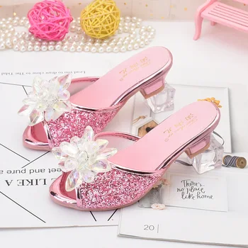 Чехли за момичета 2023 г., нови детски обувки на висок ток с мека подметка и кристали, сандали с отворени пръсти